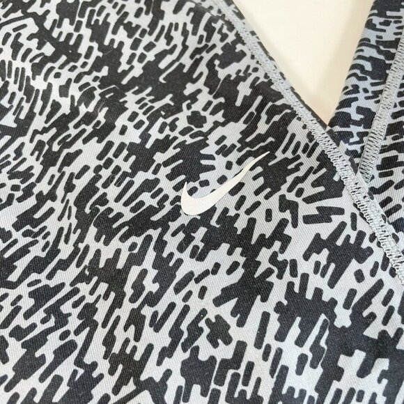 Nike Womens Dri Fit Essential Running Tight Cropped Leggings Black XS 849889-065 - Picture 4 of 12